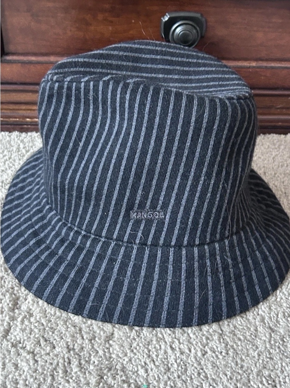 Men’s KANGOL hat blue pinstripe sz L